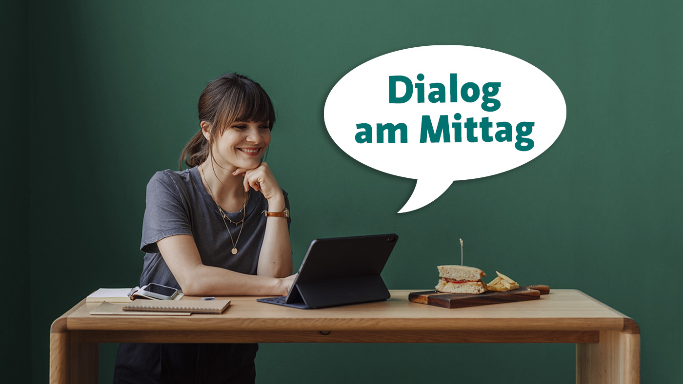 Eine jüngere Frau nimmt am Webinar «Dialog am Mittag» von Pro Senectute Schweiz teil.